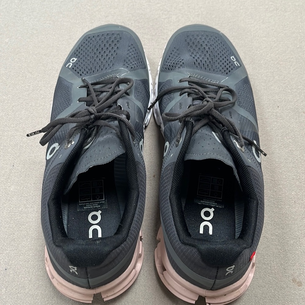 On cloud running sneakers